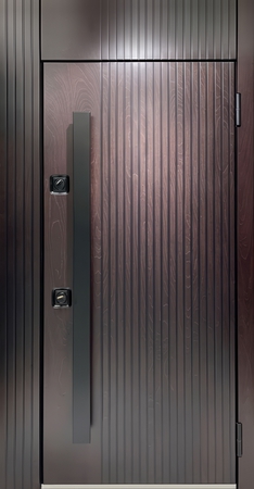 Металлическая современная дверь с длинной ручкой, верхней вставкой и панелью МДФ с фрезеровкой